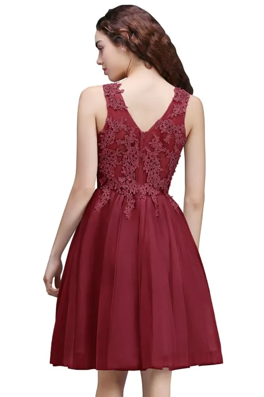 Chic Crew Neck Lace Tulle Short Homecoming Dress Sleeveless Appliques Mini Party Dress