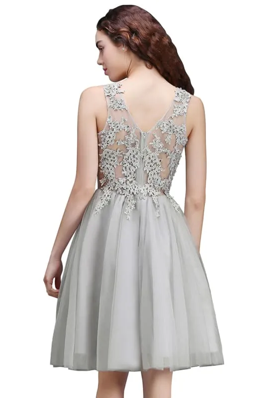 Chic Crew Neck Lace Tulle Short Homecoming Dress Sleeveless Appliques Mini Party Dress